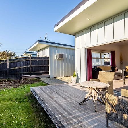 Two Four Cologne Villa Martinborough Dış mekan fotoğraf