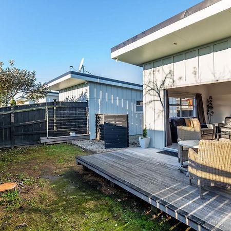Two Four Cologne Villa Martinborough Dış mekan fotoğraf