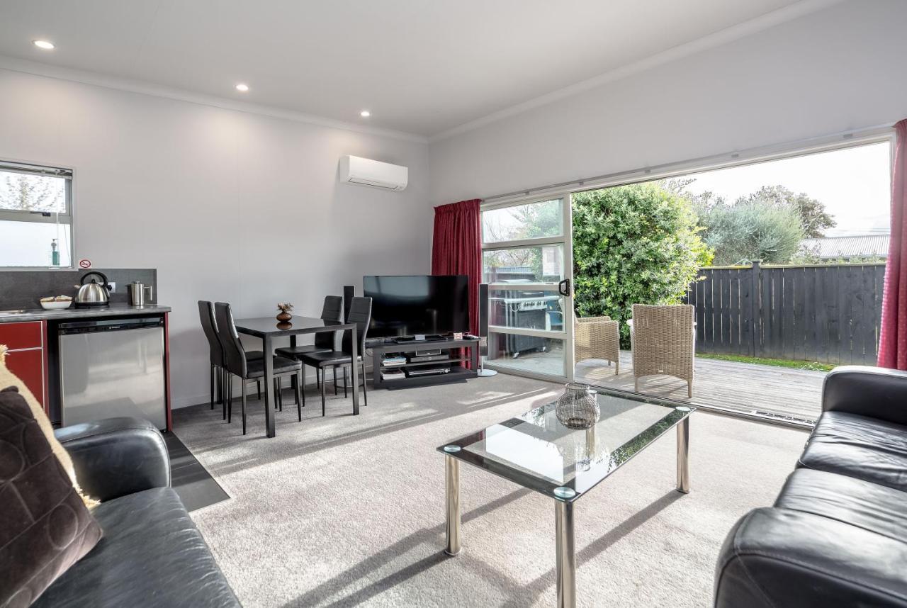 Two Four Cologne Villa Martinborough Dış mekan fotoğraf