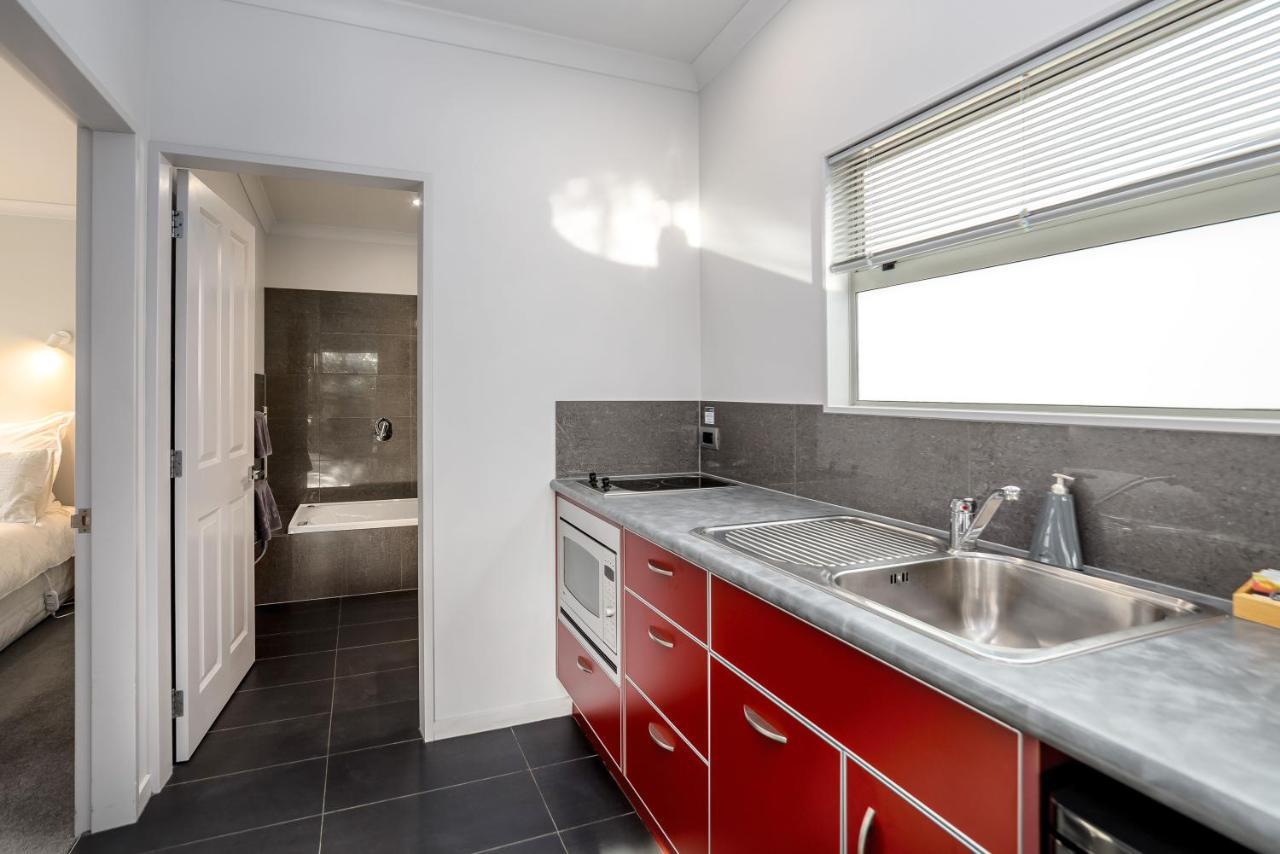 Two Four Cologne Villa Martinborough Dış mekan fotoğraf