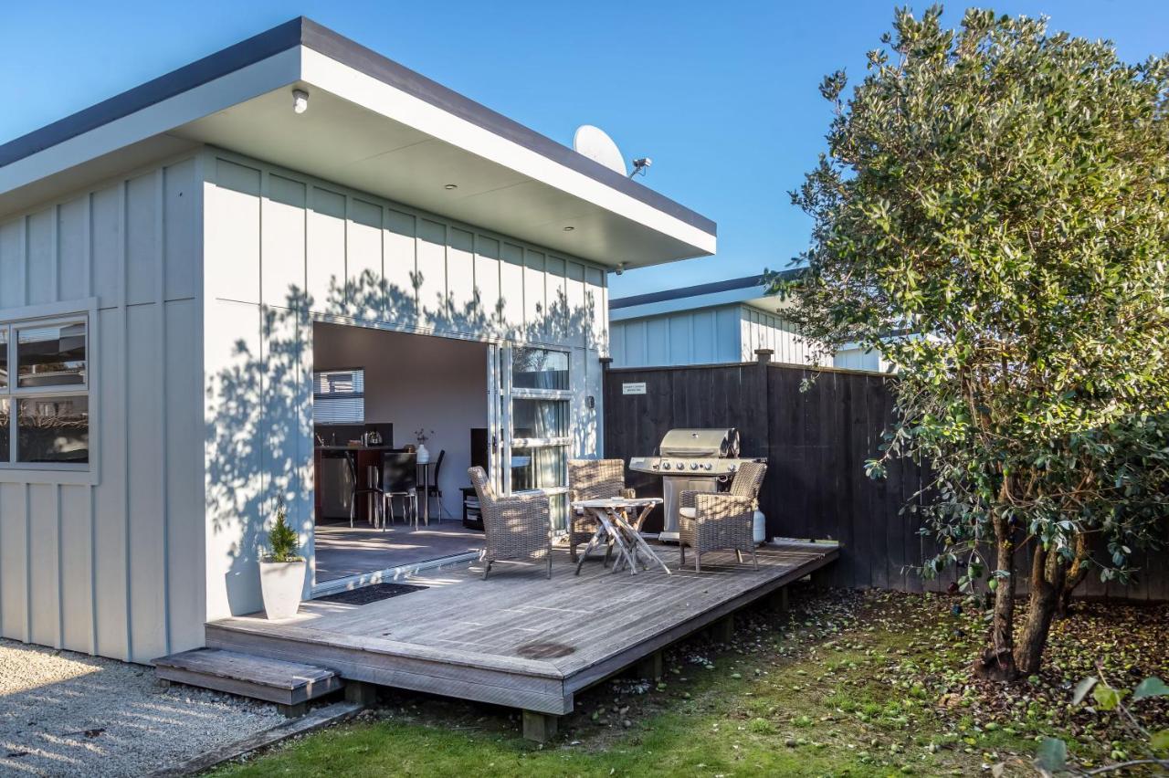 Two Four Cologne Villa Martinborough Dış mekan fotoğraf