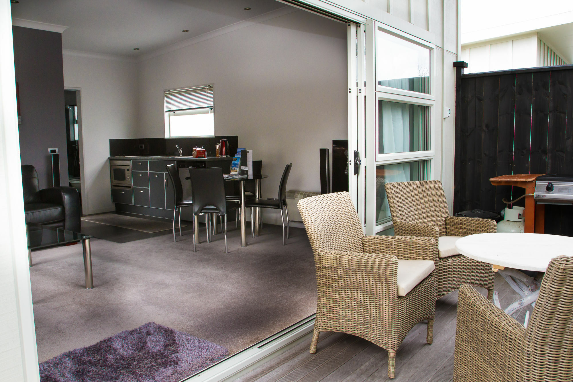 Two Four Cologne Villa Martinborough Dış mekan fotoğraf